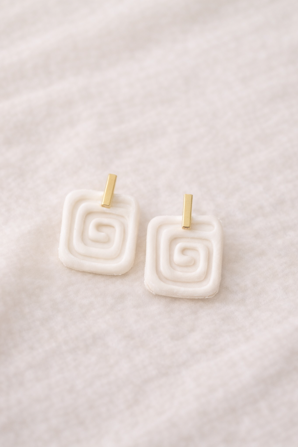 Pendientes Arcilla Espiral Blanca