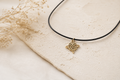 Collar nudo de bruja